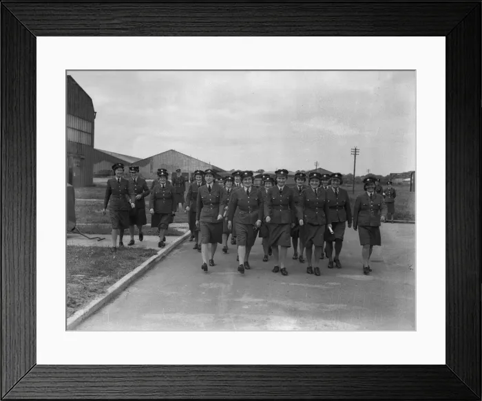 Framed Print : WaF at a dispersal camp in Hereford being demobbed. 18th June 1945 Framed Print : WaF at a dispersal camp in Hereford being demobbed. 18th June 1945