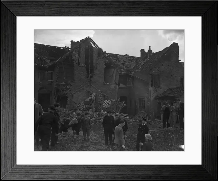 Framed Print : Damage to housing in Bordesley Green, Birmingham following an air raid on the city Framed Print : Damage to housing in Bordesley Green, Birmingham following an air raid on the city