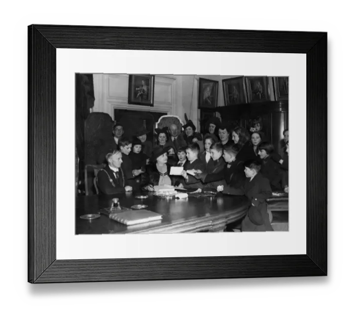 Framed Print : Cardiff schoolchildren helped creditability to ensure the outstanding success of the City Framed Print : Cardiff schoolchildren helped creditability to ensure the outstanding success of the City