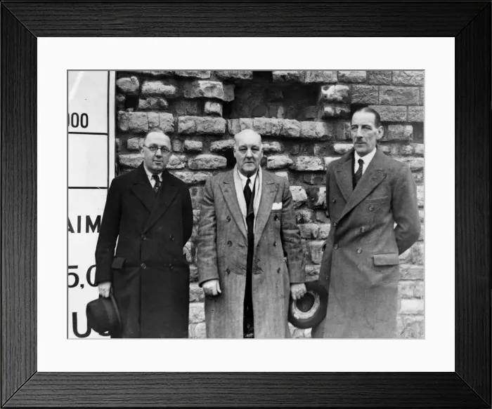Framed Print : Mr W. Bullock (centre), who opened the ceremony of changing the indicator in Cardiff