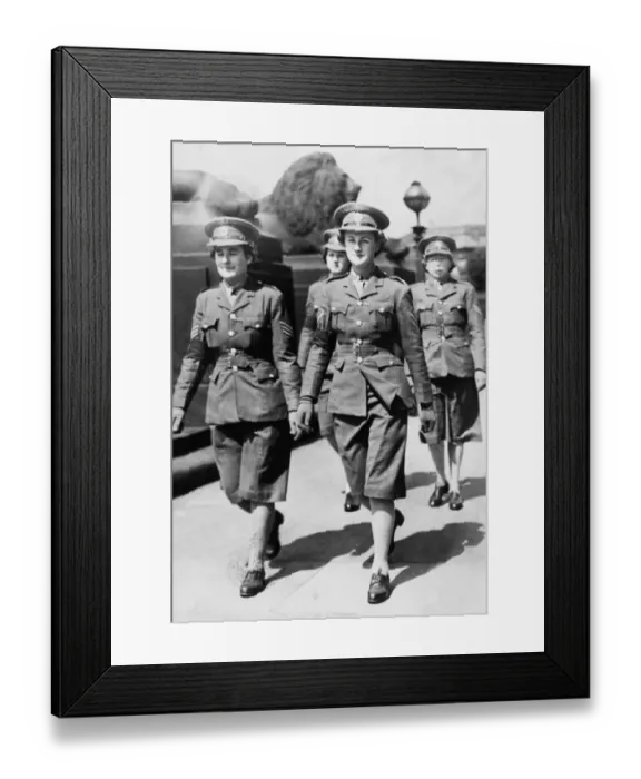 Framed Print : Women of the Auxiliary Territorial service (ATS) in the North West of England during