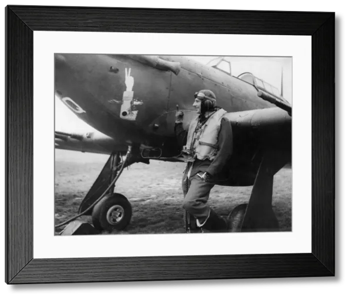 Framed Print : One-armed Squadron Leader J. A. F. MacLachlan, commanding officer of Number 1 squadron Framed Print : One-armed Squadron Leader J. A. F. MacLachlan, commanding officer of Number 1 squadron