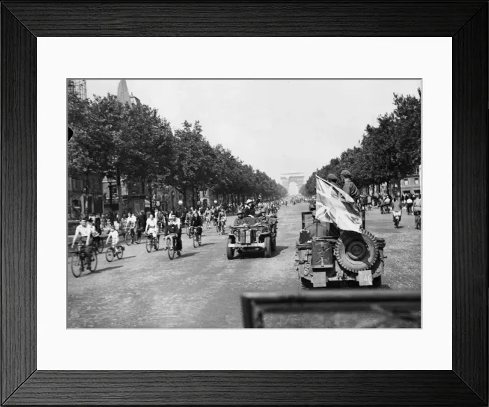 Framed Print : British soldiers drive a car carrying the the Union Jack flag down the Champs Elysee Framed Print : British soldiers drive a car carrying the the Union Jack flag down the Champs Elysee
