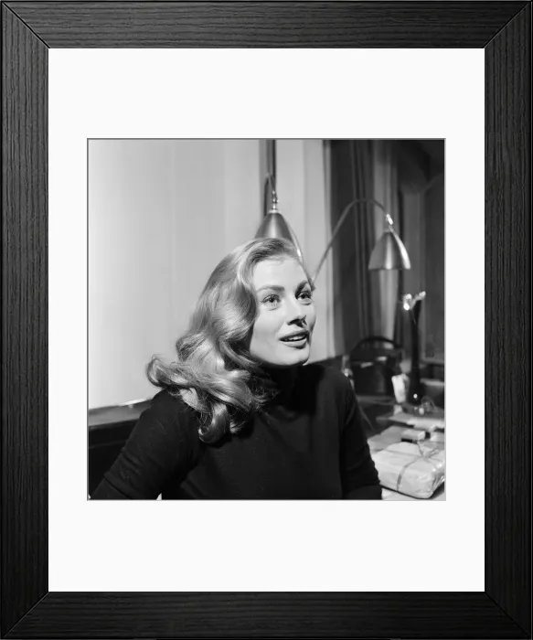 Framed Print : Swedish actress, Anita Ekberg, pictured in her hotel room at The Savoy, London Framed Print : Swedish actress, Anita Ekberg, pictured in her hotel room at The Savoy, London