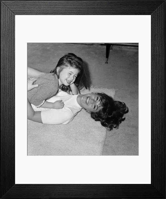 Framed Print : Film actress Nanette Newman with her 3 year old daughter Sarah Framed Print : Film actress Nanette Newman with her 3 year old daughter Sarah