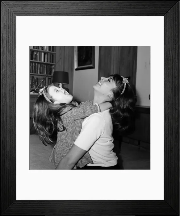 Framed Print : Film actress Nanette Newman with her 3 year old daughter Sarah Framed Print : Film actress Nanette Newman with her 3 year old daughter Sarah