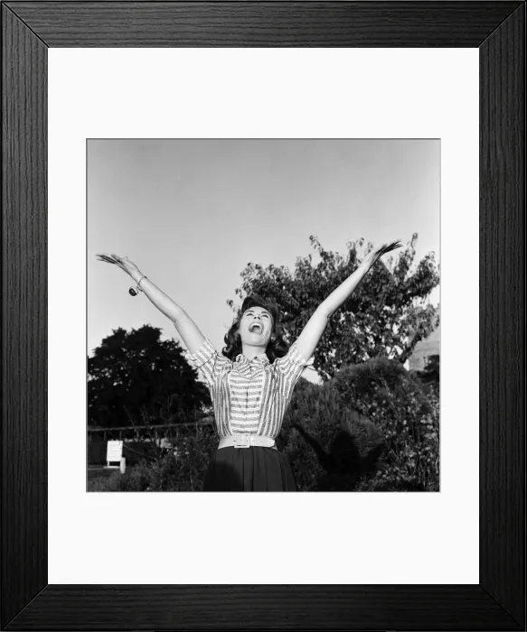 Framed Print : Actress Nanette Newman, at Shepperton Studios where she is in the film Framed Print : Actress Nanette Newman, at Shepperton Studios where she is in the film
