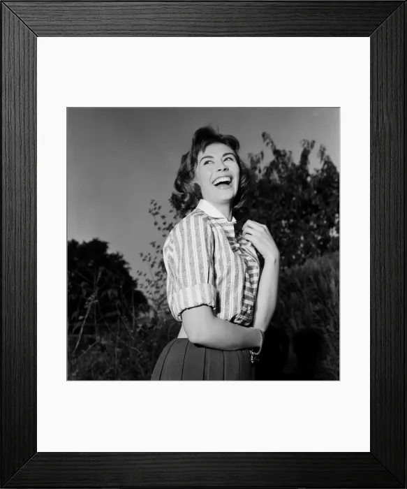 Framed Print : Actress Nanette Newman, at Shepperton Studios where she is in the film Framed Print : Actress Nanette Newman, at Shepperton Studios where she is in the film