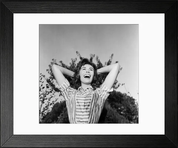 Framed Print : Actress Nanette Newman, at Shepperton Studios where she is in the film Framed Print : Actress Nanette Newman, at Shepperton Studios where she is in the film