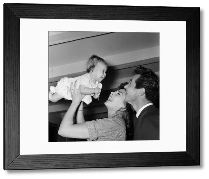 Framed Print : Actress Nanette Newman and her husband Bryan Forbes, with their baby daughter Sarah Kate Framed Print : Actress Nanette Newman and her husband Bryan Forbes, with their baby daughter Sarah Kate