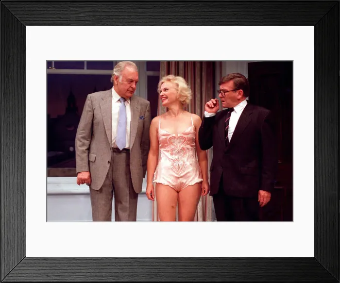 Framed Print : DONALD SINDEN, SANDRA DICKINSON AND MICHAEL WILLIAMS IN THE STAGE PLAY Framed Print : DONALD SINDEN, SANDRA DICKINSON AND MICHAEL WILLIAMS IN THE STAGE PLAY