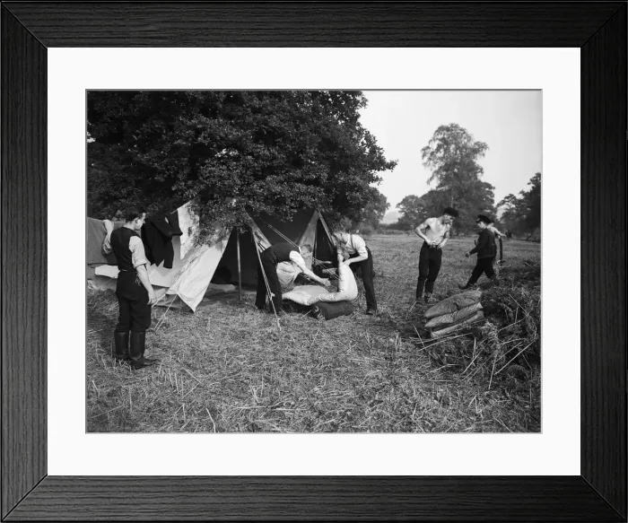 Framed Print : Firemen of the National Fire Service mobile column seen here camping in Northwood, London Framed Print : Firemen of the National Fire Service mobile column seen here camping in Northwood, London