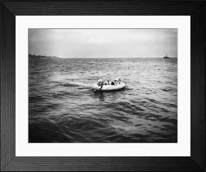 Framed Print : Training exercise for the Air Sea Rescue in the Solent. RAF Marine section Air Sea Rescue Framed Print : Training exercise for the Air Sea Rescue in the Solent. RAF Marine section Air Sea Rescue