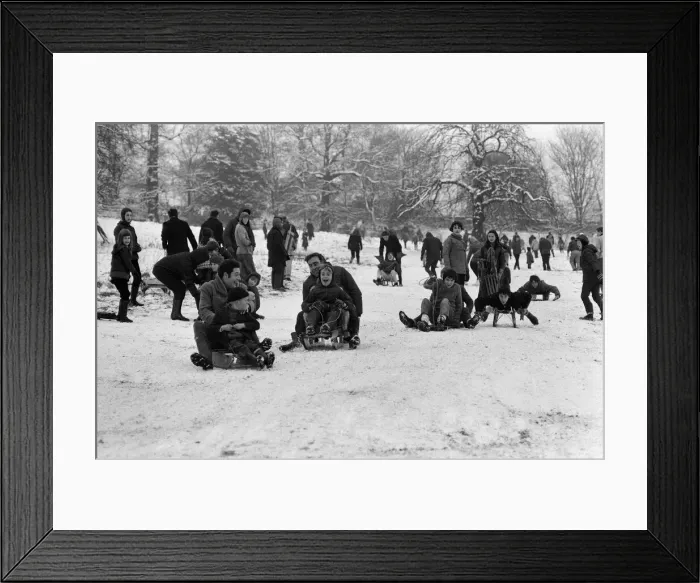 Framed Print : General views of tobogganing and skiing in Richmond Park, London. 27th December 1970