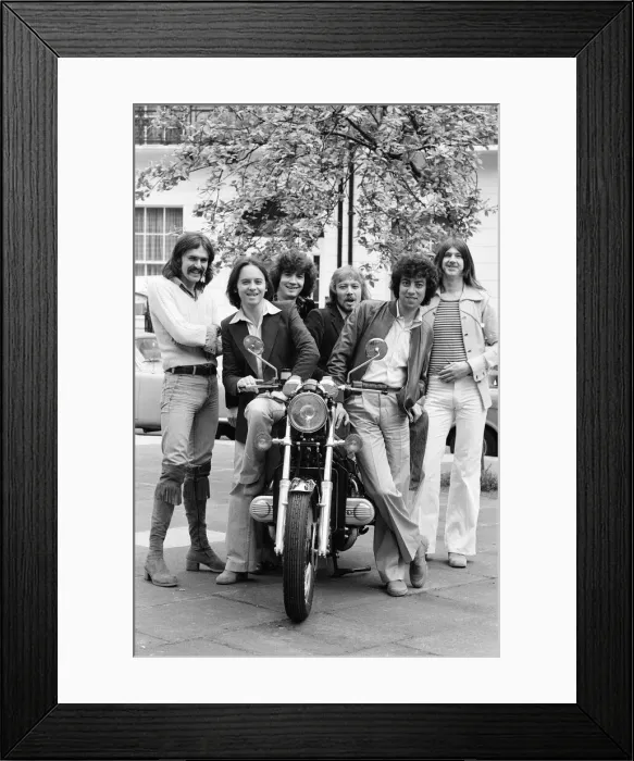 Framed Print : 10cc Rock Group reform with four new members, joining original members Eric Stewart Framed Print : 10cc Rock Group reform with four new members, joining original members Eric Stewart