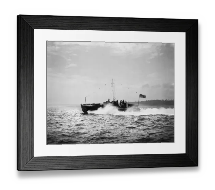 Framed Print : Training exercise for the Air Sea Rescue in the Solent. RAF Marine section Air Sea Rescue Framed Print : Training exercise for the Air Sea Rescue in the Solent. RAF Marine section Air Sea Rescue