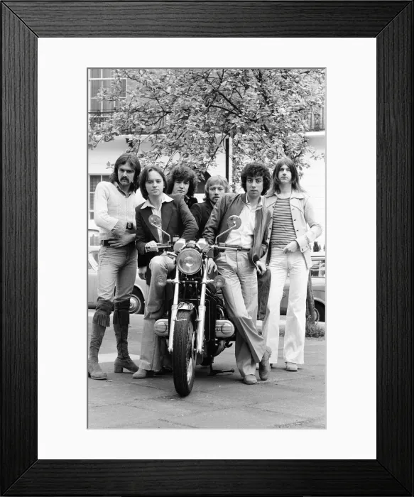Framed Print : 10cc Rock Group reform with four new members, joining original members Eric Stewart Framed Print : 10cc Rock Group reform with four new members, joining original members Eric Stewart