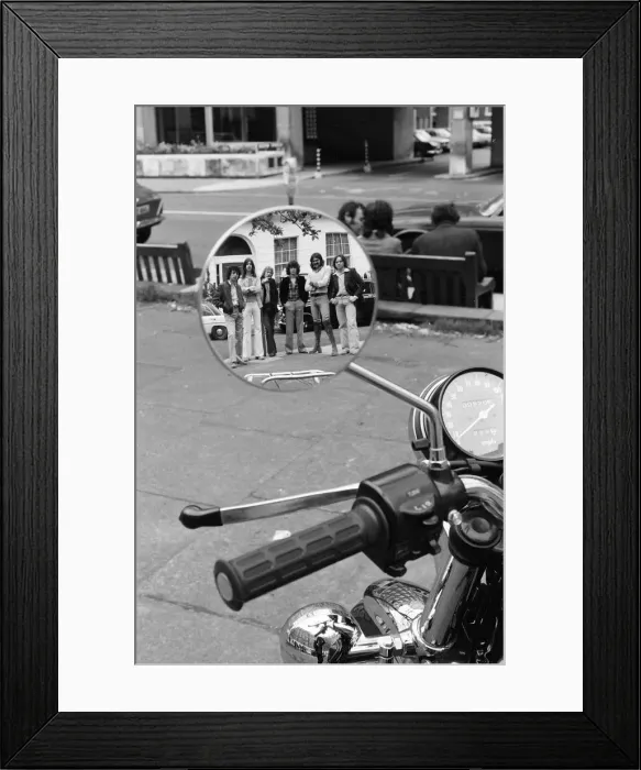 Framed Print : 10cc Rock Group reform with four new members, joining original members Eric Stewart Framed Print : 10cc Rock Group reform with four new members, joining original members Eric Stewart