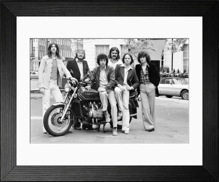 Framed Print : 10cc Rock Group reform with four new members, joining original members Eric Stewart Framed Print : 10cc Rock Group reform with four new members, joining original members Eric Stewart