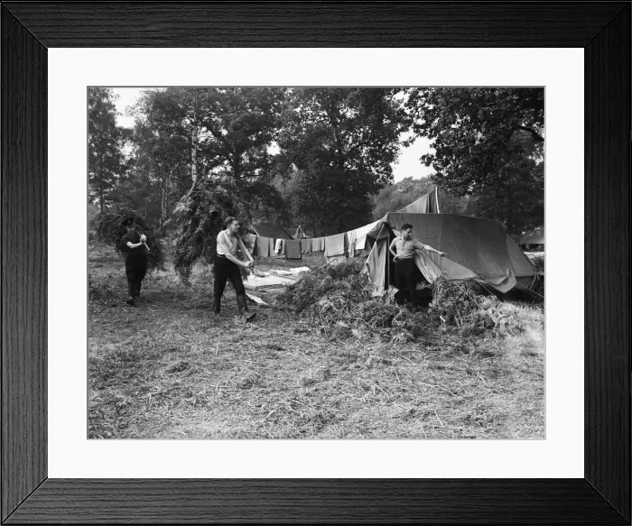 Framed Print : Firemen of the National Fire Service mobile column seen here camping in Northwood, London Framed Print : Firemen of the National Fire Service mobile column seen here camping in Northwood, London