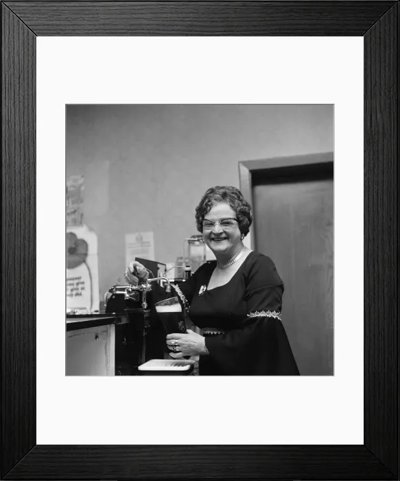 Framed Print : South Bank landlady of Cleveland retires. 1976 Framed Print : South Bank landlady of Cleveland retires. 1976