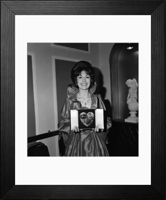 Framed Print : The Variety Club of Great Britain presents its Show Business Awards for 1971 at a dinner