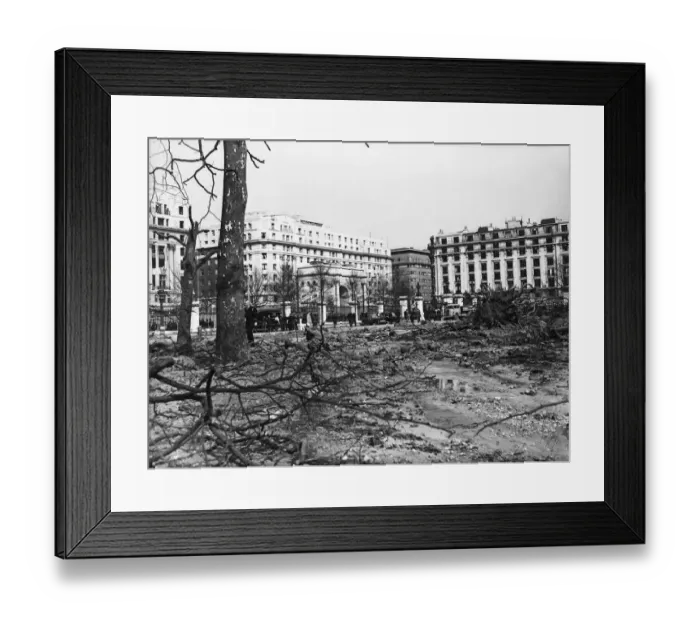 Framed Print : V2 explosion at the North East end of Hyde Park close to Marble Arch