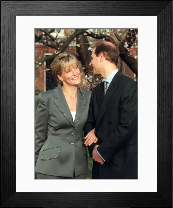 Framed Print : SOPHIE RHYS-JONES AND PRINCE EDWARD - ENGAGEMENT - 06 / 01 / 1999 Framed Print : SOPHIE RHYS-JONES AND PRINCE EDWARD - ENGAGEMENT - 06 / 01 / 1999