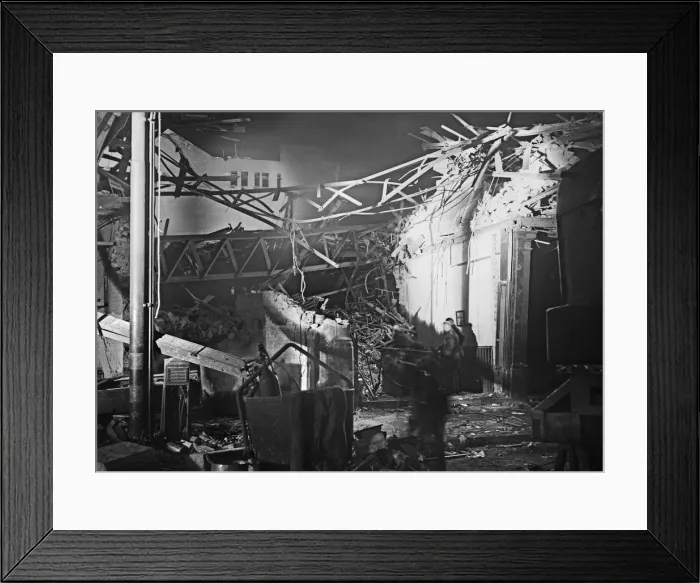 Framed Print : Floodlights light the scene of a V2 explosion at Smithfield Market, Farringdon Road Framed Print : Floodlights light the scene of a V2 explosion at Smithfield Market, Farringdon Road