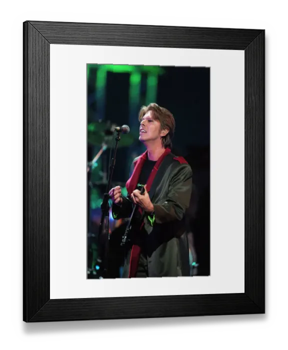 Framed Print : DAVID BOWIE PERFORMING AT THE BRIT AWARDS - 16  /  02  /  1999