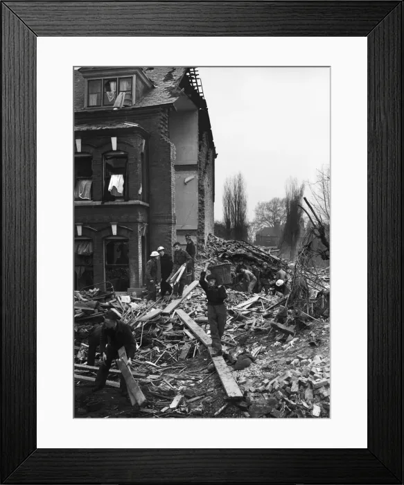Framed Print : Damage to housing in Fulham, London, following an air raid on the city