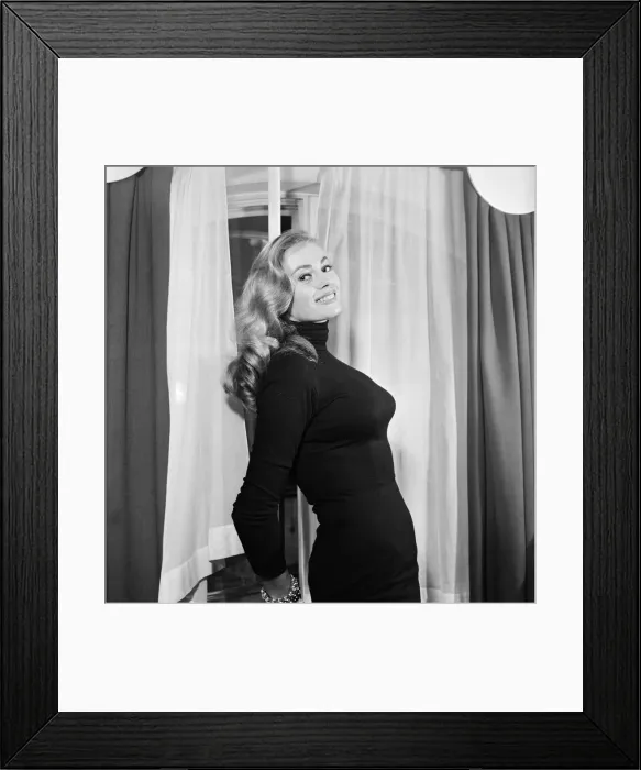 Framed Print : Swedish actress, Anita Ekberg, pictured in her hotel room at The Savoy, London