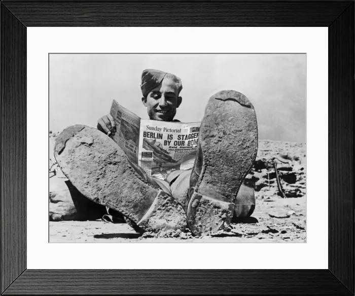 Framed Print : A British soldier reads the Sunday pictorial newspaper in some off-duty leisure time