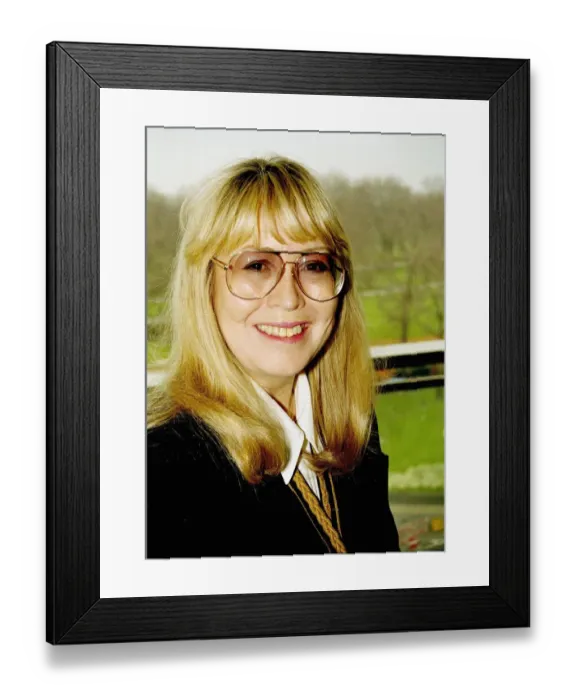 Framed Print : CYNTHIA LENNON PICTURED IN 1994 Framed Print : CYNTHIA LENNON PICTURED IN 1994