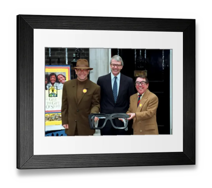 Framed Print : ELTON JOHN, PRIME MINISTER JOHN MAJOR AND RONNIE CORBETT IN PHOTOCALL FOR SPECTACLES
