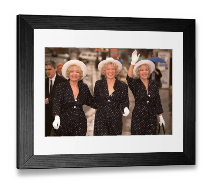 Framed Print : THE BEVERLEY SISTERS ATTEND THE MEMORIAL SERVICE FOR FRANKIE HOWERD - 1992