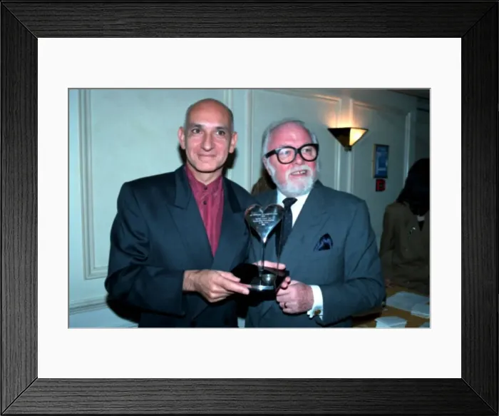 Framed Print : LORD ATTENBOROUGH AND BEN KINGSLEY HOLDING AWARD AT THE SHOWBUSINESS PERSONALITY OF Framed Print : LORD ATTENBOROUGH AND BEN KINGSLEY HOLDING AWARD AT THE SHOWBUSINESS PERSONALITY OF
