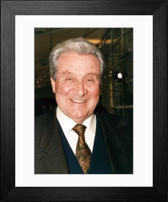 Framed Print : PATRICK MACNEE - Pictured in February 1995 Framed Print : PATRICK MACNEE - Pictured in February 1995