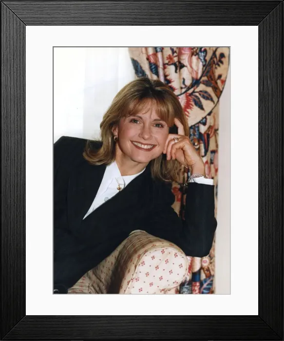 Framed Print : Olivia Newton-John smiling during interview in London hotel - January 1995 Framed Print : Olivia Newton-John smiling during interview in London hotel - January 1995
