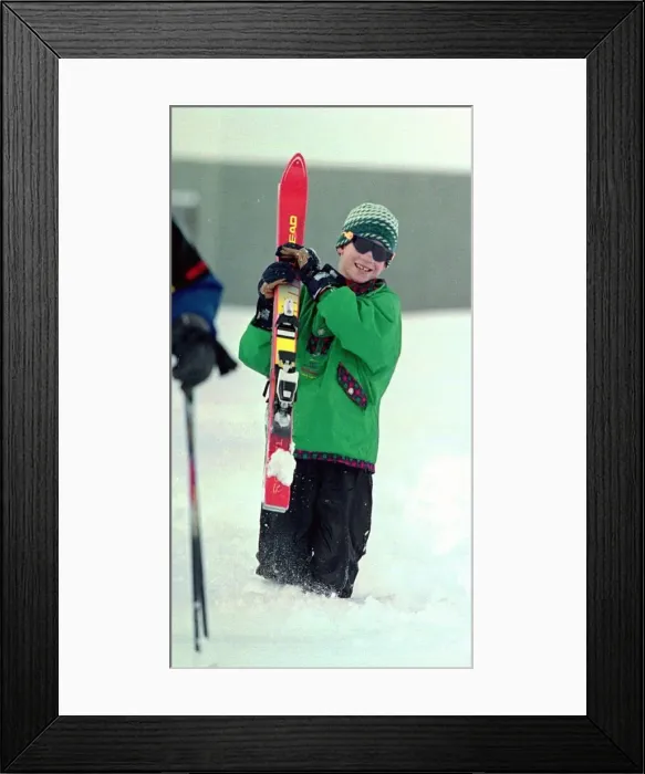 Framed Print : PRINCE HARRY STANDING IN THE SNOW HOLDING HIS SKIS DURING HIS HOLIDAY IN LECH Framed Print : PRINCE HARRY STANDING IN THE SNOW HOLDING HIS SKIS DURING HIS HOLIDAY IN LECH
