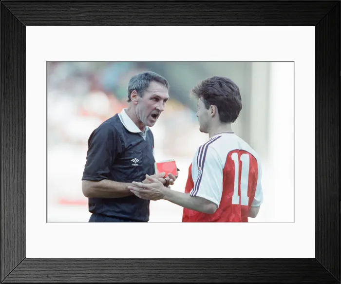 Framed Print : Arsenal 1-1 QPR, League Division One match action, Highbury, Saturday 17th August 1991 Framed Print : Arsenal 1-1 QPR, League Division One match action, Highbury, Saturday 17th August 1991