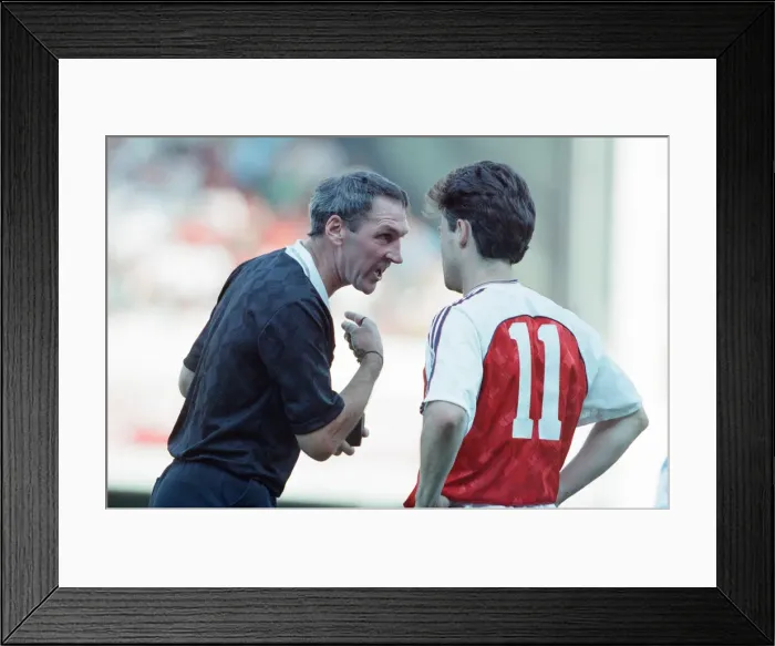Framed Print : Arsenal 1-1 QPR, League Division One match action, Highbury, Saturday 17th August 1991 Framed Print : Arsenal 1-1 QPR, League Division One match action, Highbury, Saturday 17th August 1991
