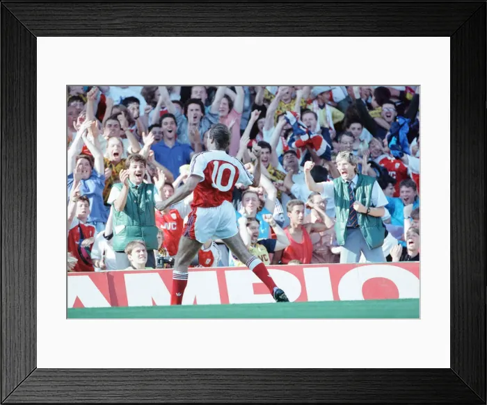Framed Print : Arsenal 1-1 QPR, League Division One match action, Highbury, Saturday 17th August 1991 Framed Print : Arsenal 1-1 QPR, League Division One match action, Highbury, Saturday 17th August 1991
