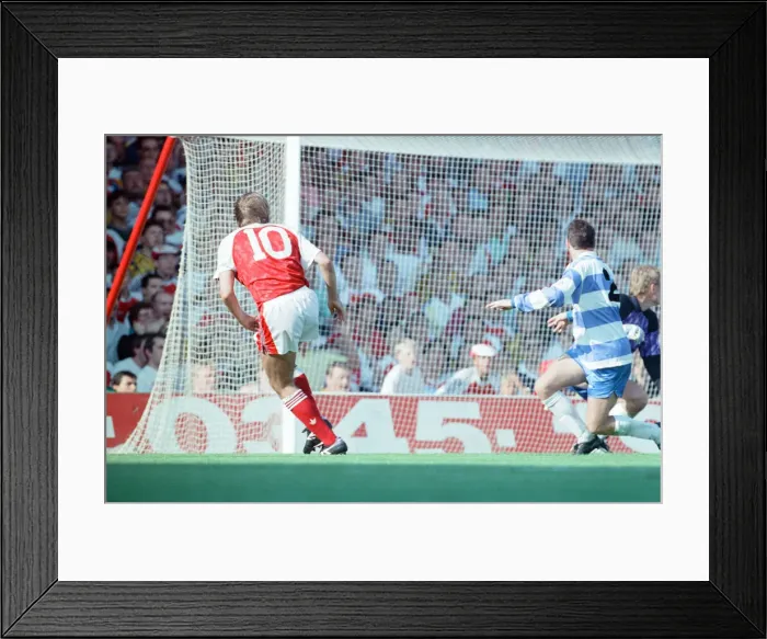 Framed Print : Arsenal 1-1 QPR, League Division One match action, Highbury, Saturday 17th August 1991 Framed Print : Arsenal 1-1 QPR, League Division One match action, Highbury, Saturday 17th August 1991