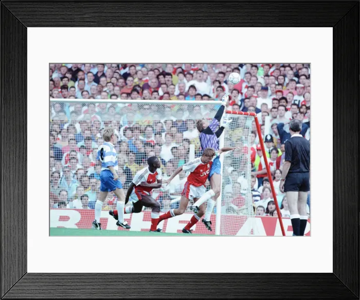 Framed Print : Arsenal 1-1 QPR, League Division One match action, Highbury, Saturday 17th August 1991 Framed Print : Arsenal 1-1 QPR, League Division One match action, Highbury, Saturday 17th August 1991