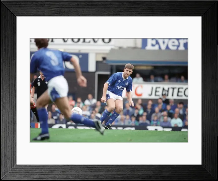 Framed Print : English League Division One match at Goodison Park. Everton 3 v Manchester United 2 Framed Print : English League Division One match at Goodison Park. Everton 3 v Manchester United 2