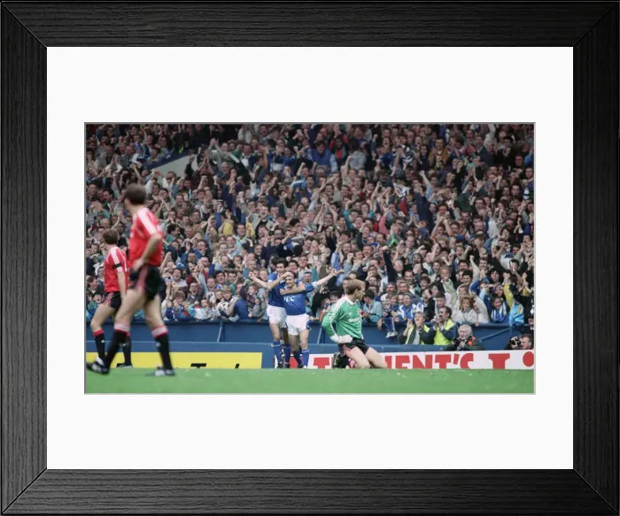 Framed Print : English League Division One match at Goodison Park. Everton 3 v Manchester United 2 Framed Print : English League Division One match at Goodison Park. Everton 3 v Manchester United 2