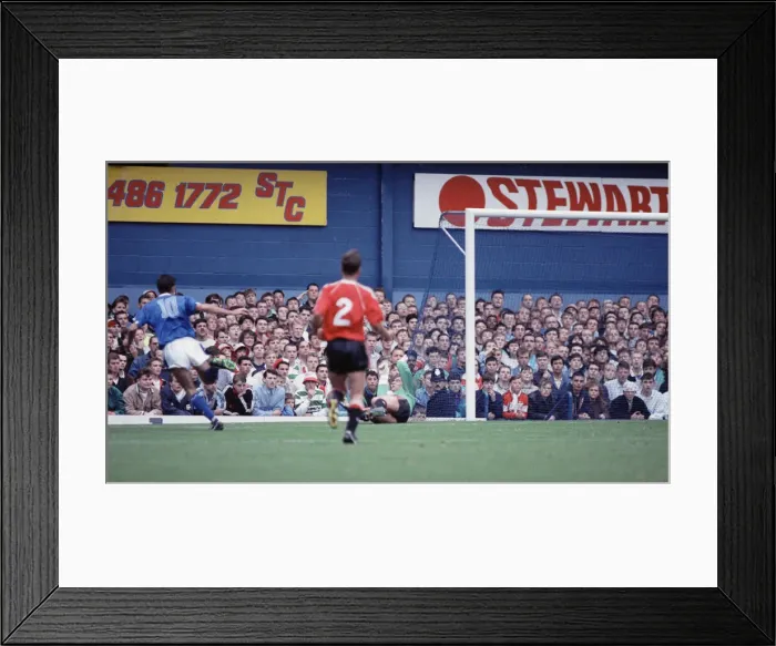 Framed Print : English League Division One match at Goodison Park. Everton 3 v Manchester United 2 Framed Print : English League Division One match at Goodison Park. Everton 3 v Manchester United 2