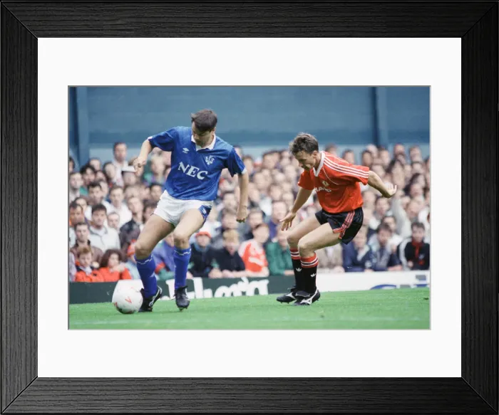 Framed Print : English League Division One match at Goodison Park. Everton 3 v Manchester United 2 Framed Print : English League Division One match at Goodison Park. Everton 3 v Manchester United 2