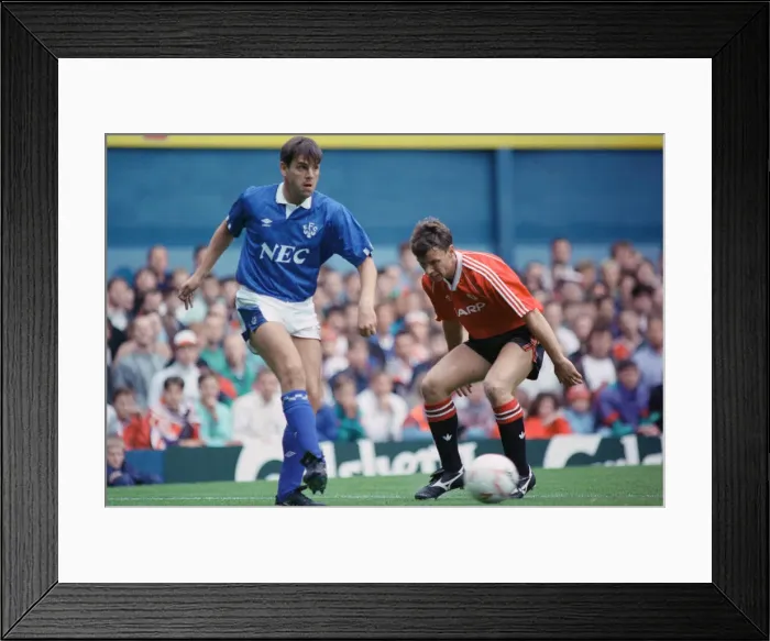 Framed Print : English League Division One match at Goodison Park. Everton 3 v Manchester United 2 Framed Print : English League Division One match at Goodison Park. Everton 3 v Manchester United 2